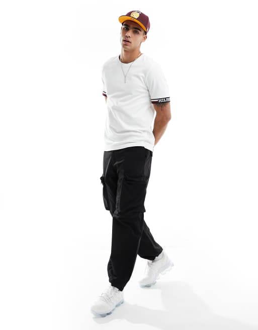 Tommy Hilfiger - Vit t-shirt med textlogga på brett kantband, 3 av 4