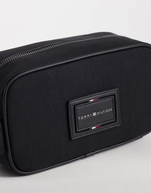 Tommy Hilfiger washbag in black, 2 of 3