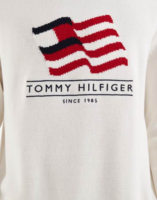 Tommy Hilfiger waving flag logo knitted jumper in white, 5 of 5
