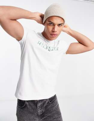 Tommy Hilfiger white t-shirt with front logo print | ASOS