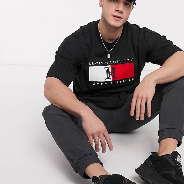 Tommy Hilfiger X Lewis Hamilton Capsule Red Logo T-Shirt Oversized Fit In  Black | Asos