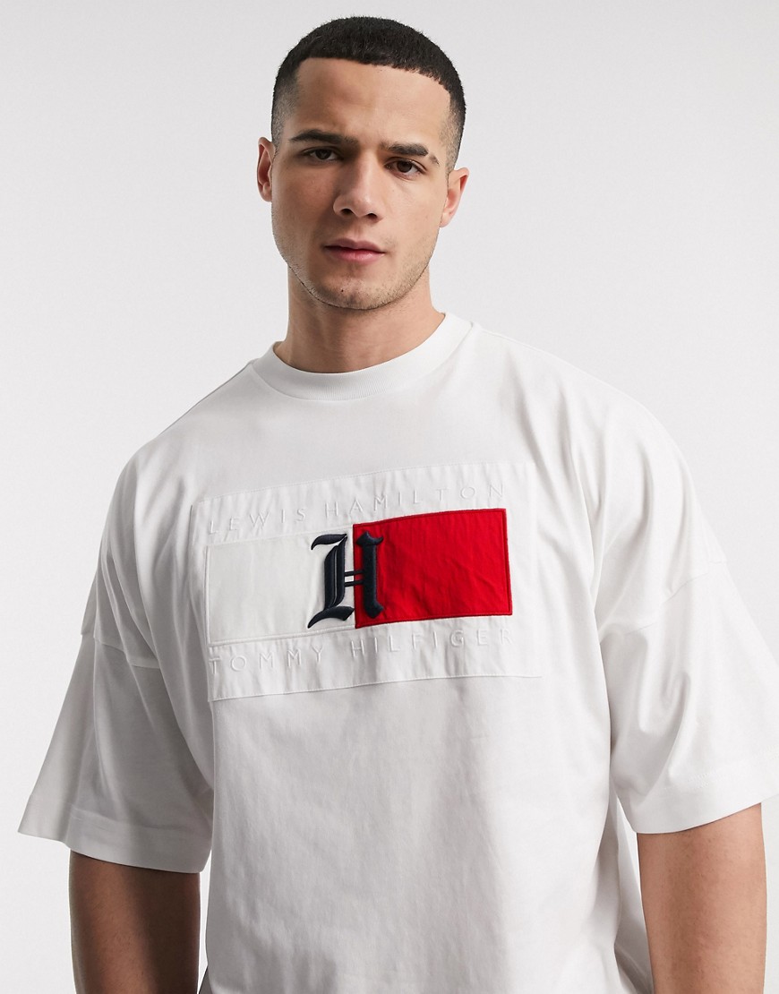 Tommy Hilfiger x Lewis Hamilton capsule - T-shirt oversize con logo rosso bianca-Bianco