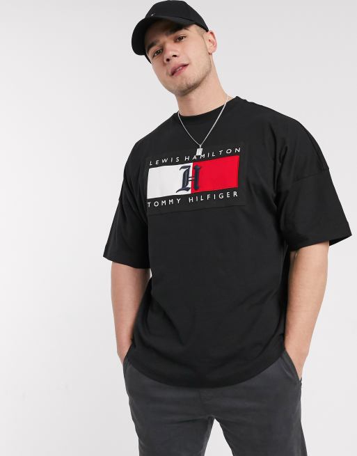 Tommy Hilfiger x Lewis Hamilton - Oversized T-shirt met rood logo in zwart, 4 van 4