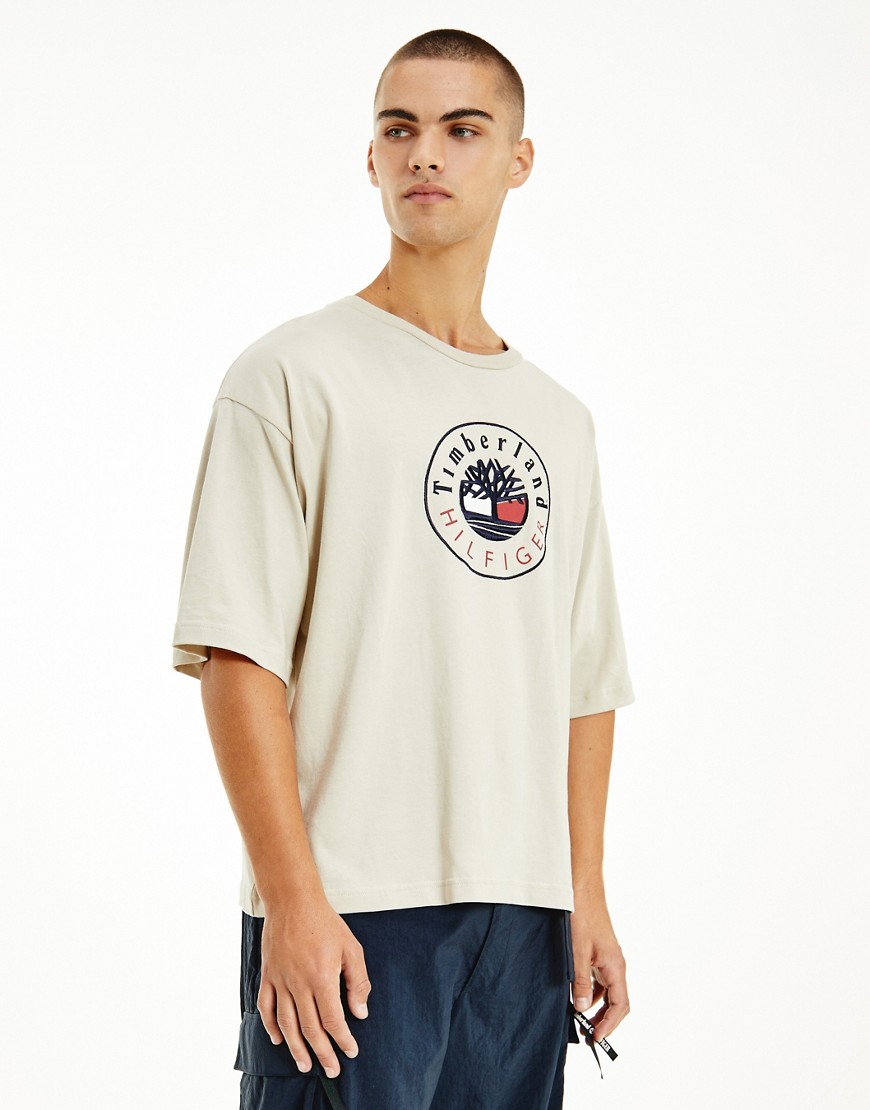 Tommy Hilfiger x Timberland capsule logo front t-shirt in beige-Neutral