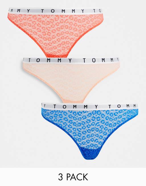 Tommy Hilfiger – Zestaw 3 par koronkowych stringów z logo w kolorze niebieskim, koralowym i brzoskwiniowym