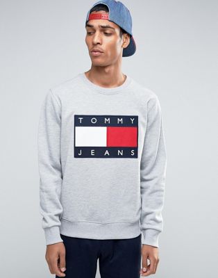 Tommy Jeans 90s Crew Sweatshirt in Grey 