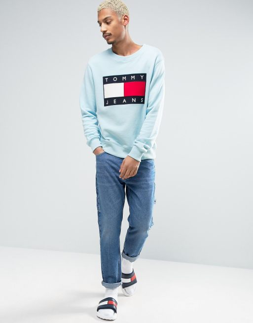 dyr Produktivitet efter skole Tommy Jeans 90S Crew Sweatshirt M7 Front Logo in Light Blue Blue | ASOS