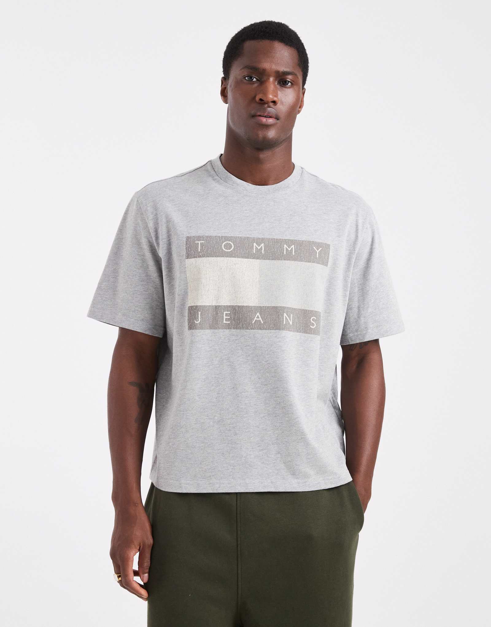 Футболка с логотипом флага Tommy Jeans 90-х годов серого цвета