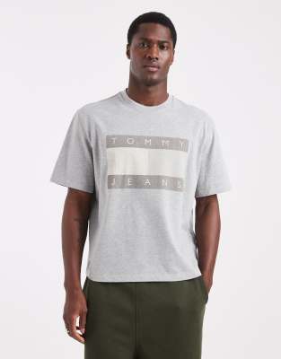 Tommy Jeans 90's distressed flag logo t-shirt in grey