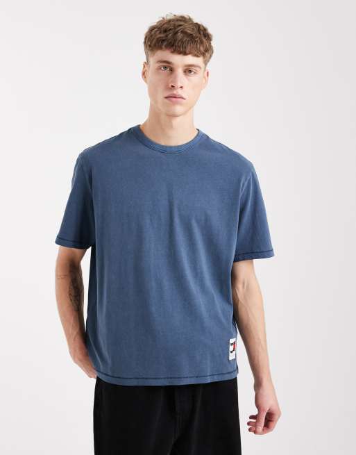 Tommy Jeans 90s waving flag logo t-shirt in washed navy, 3 of 5