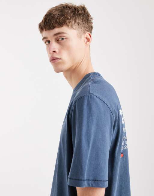 Tommy Jeans 90s waving flag logo t-shirt in washed navy, 4 of 5