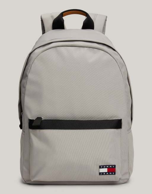 Tommy Jeans – Abgerundeter Rucksack in Grau