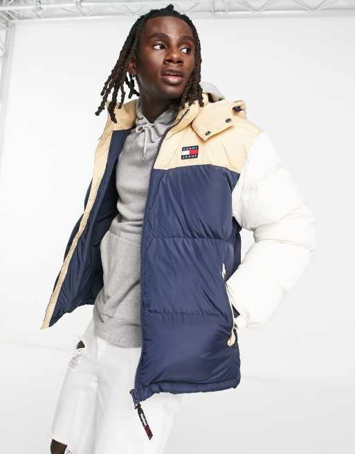 Tommy Jeans – Alaska – Beige/flerfärgad pufferjacka med avtagbar huva och färgblock i polyester