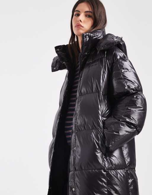 Tommy Jeans – Alaska – Maxi-Pufferjacke in glänzendem Schwarz mit Daunenfüllung und Gittersteppmuster, 2 von 4