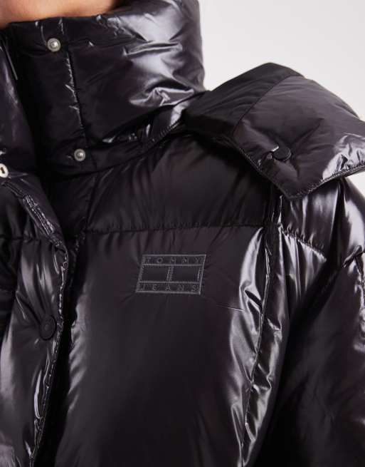 Tommy Jeans – Alaska – Maxi-Pufferjacke in glänzendem Schwarz mit Daunenfüllung und Gittersteppmuster, 4 von 4