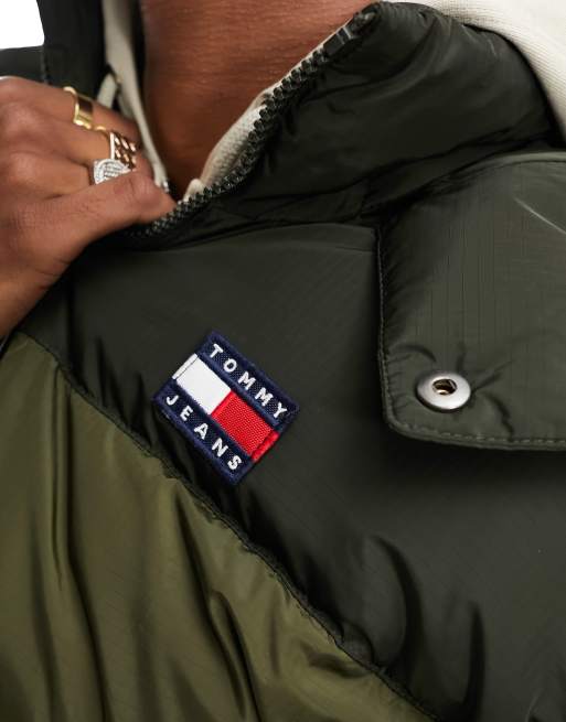 Tommy Jeans - Alaska - Olivengrøn dynejakke med farveblokke, 3 af 4