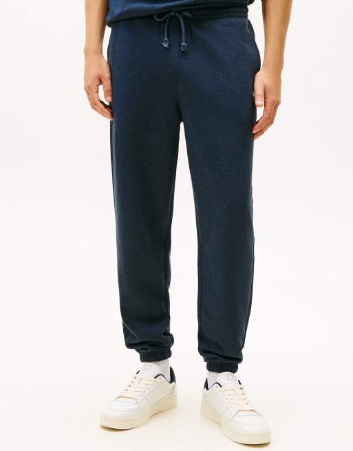 Tommy Jeans – Angeraute Frottee-Jogginghose in Dunkelblau mit Tommy-Aufnäher