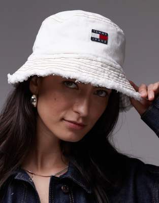 Tommy Jeans - Anglerhut aus Denim in Ecru mit ausgefranstem Rand-Weiß