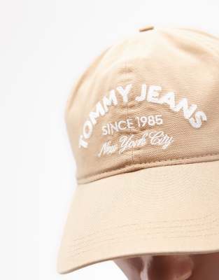 Tommy Jeans Arch Logo Embroidered Cap In Neutral