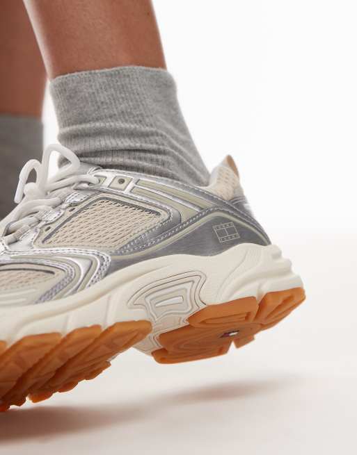 Tommy Jeans Archive 97 retro sneakers in off white and silver with gum sole, 3 of 4