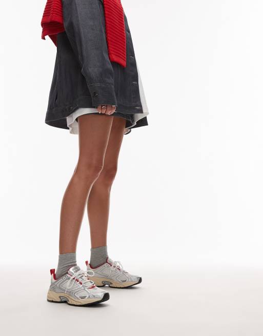 Tommy Jeans Archive 97 retro sneakers in silver cream and red, 3 of 4