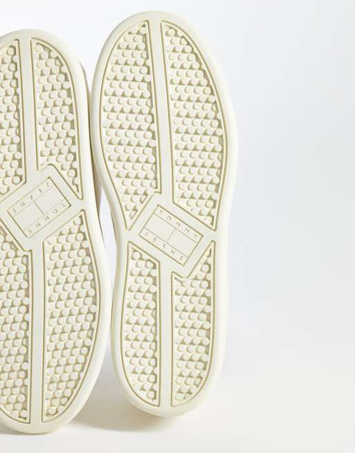Tommy Jeans archive 98 trainers in off white, 4 of 5