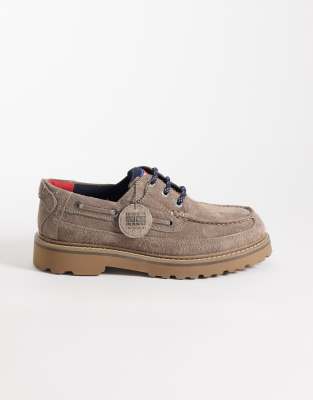 Tommy Jeans archive real suede boat shoes in beige-Neutral
