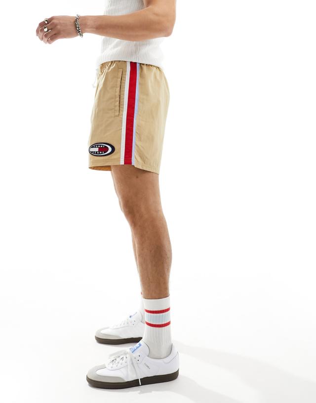 Tommy Jeans - archive runner shorts in sand