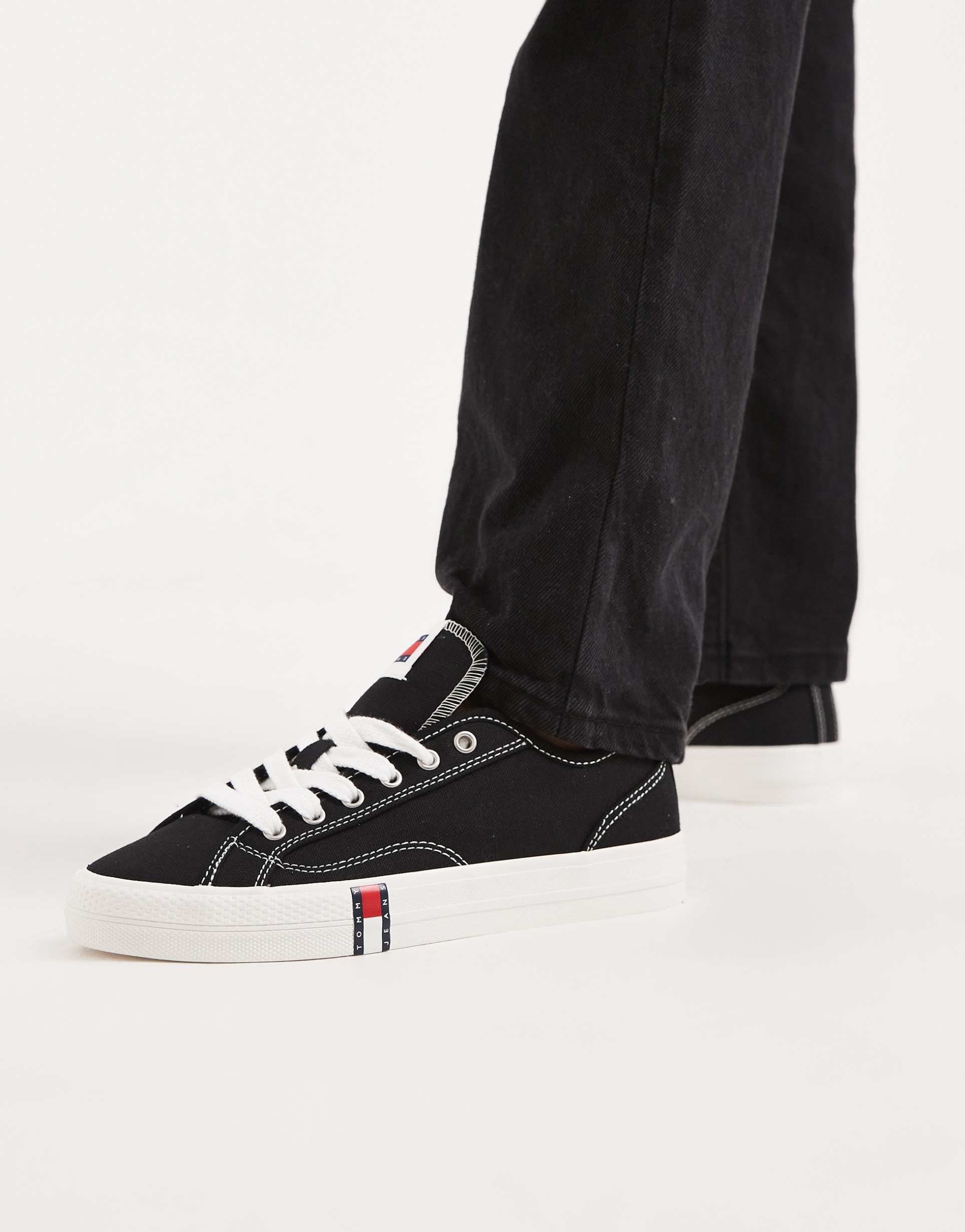 tommy jeans archive y2k canvas sneakers in black