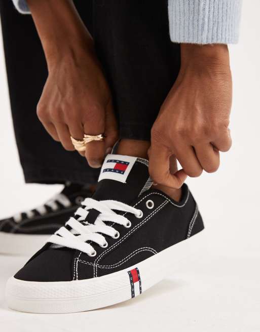 Tommy Jeans archive y2k canvas trainers in black, 3 of 5