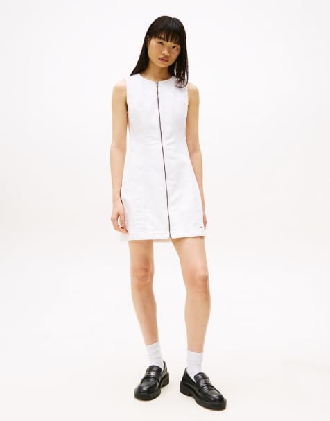 Tommy Jeans – Ärmelloses Kleid mit schmalem Schnitt in Weiß - view 1