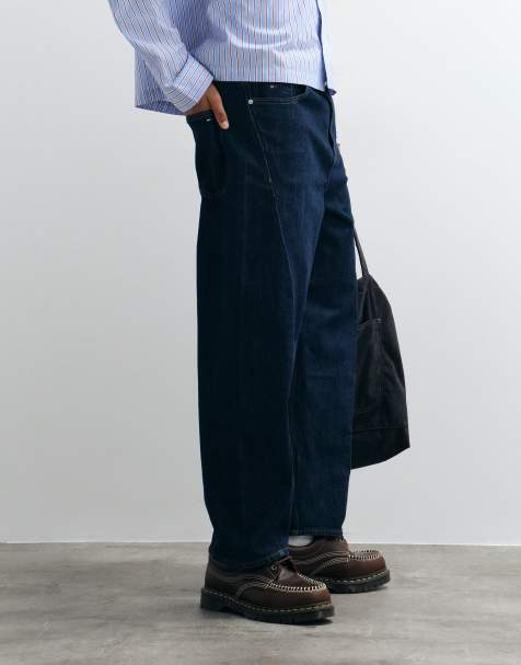 Tommy Jeans Ashton Barrel-Fit-Jeans in dunklem Blau - view 1