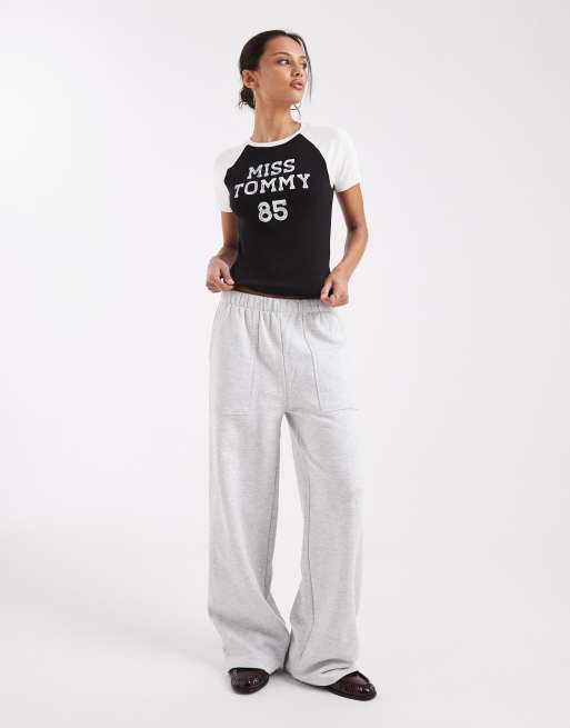 Tommy Jeans athletic miss tommy baby t-shirt in black, 3 of 4