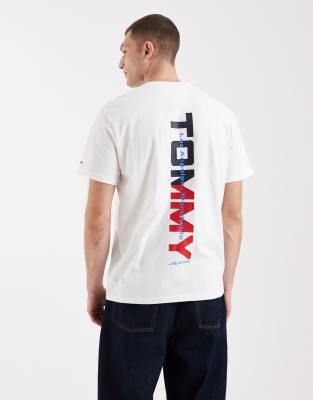 Tommy Jeans Backprint Relaxed Fit T-shirt In White