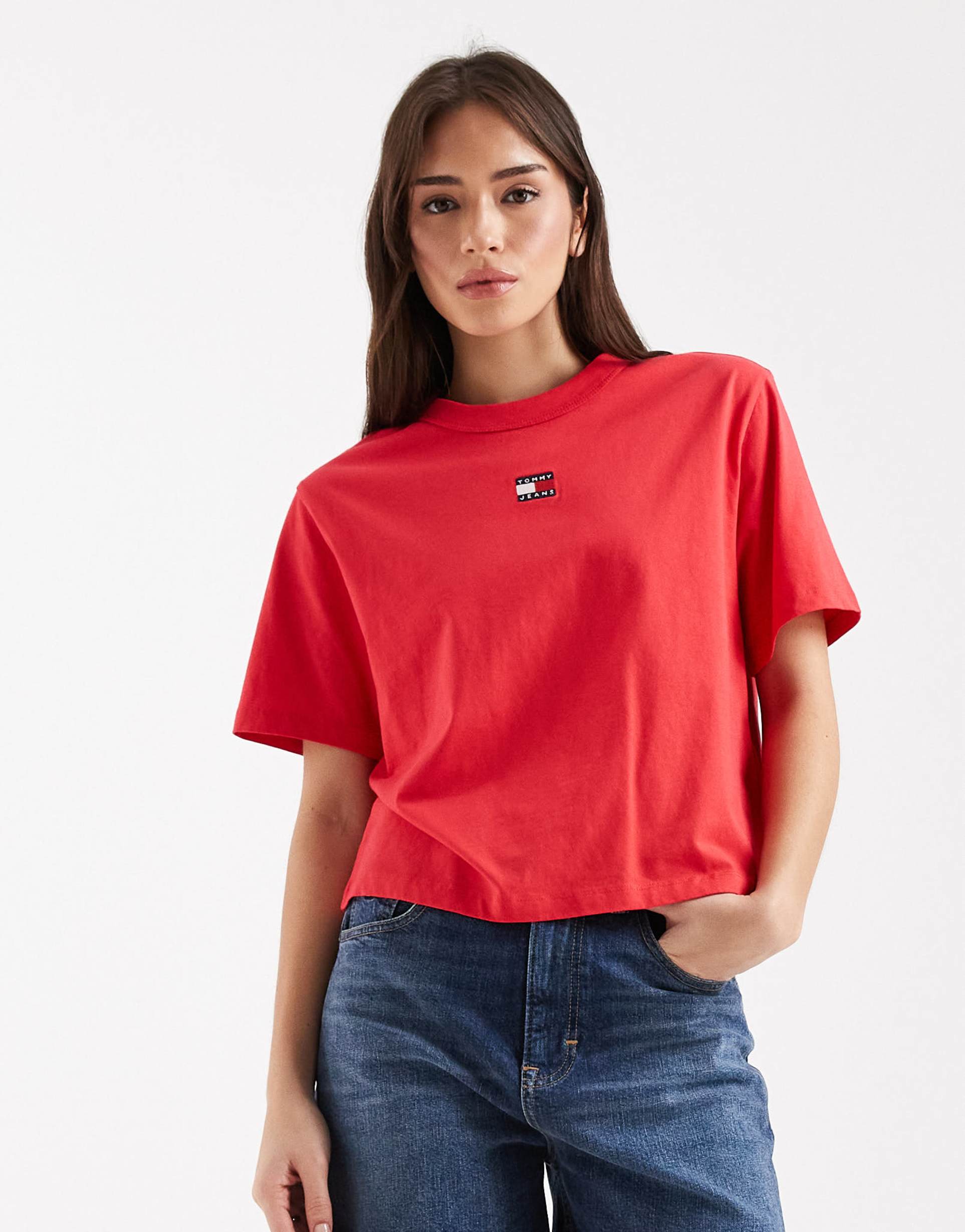 tommy jeans badge boxy fit t-shirt in red