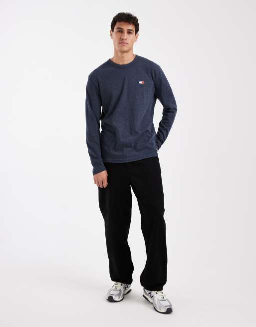 Tommy Jeans badge chest logo long sleeve T-shirt in navy, 2 of 5