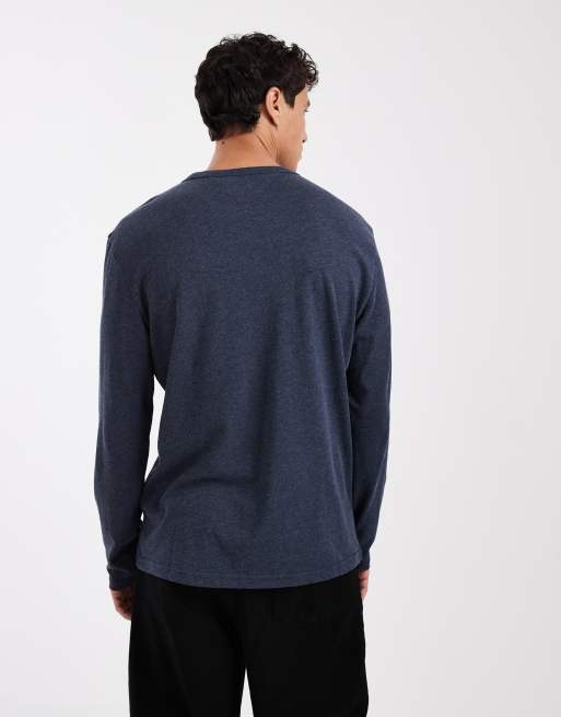 Tommy Jeans badge chest logo long sleeve T-shirt in navy, 3 of 5
