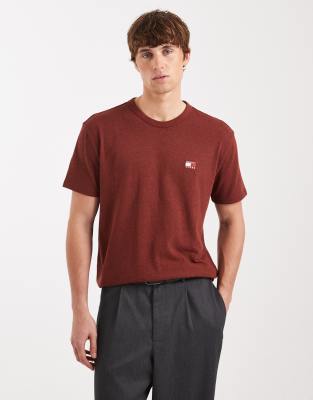 Tommy Jeans Badge Chest Logo T-shirt In Red