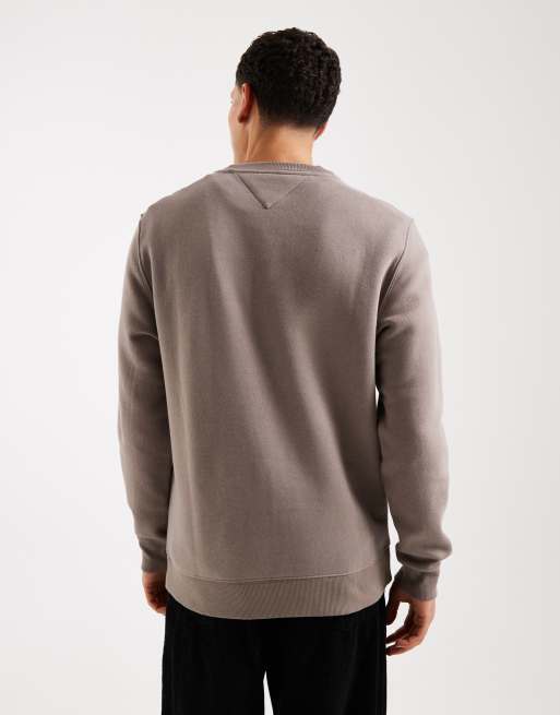 Tommy Jeans badge crewneck sweatshirt in mink, 3 of 5