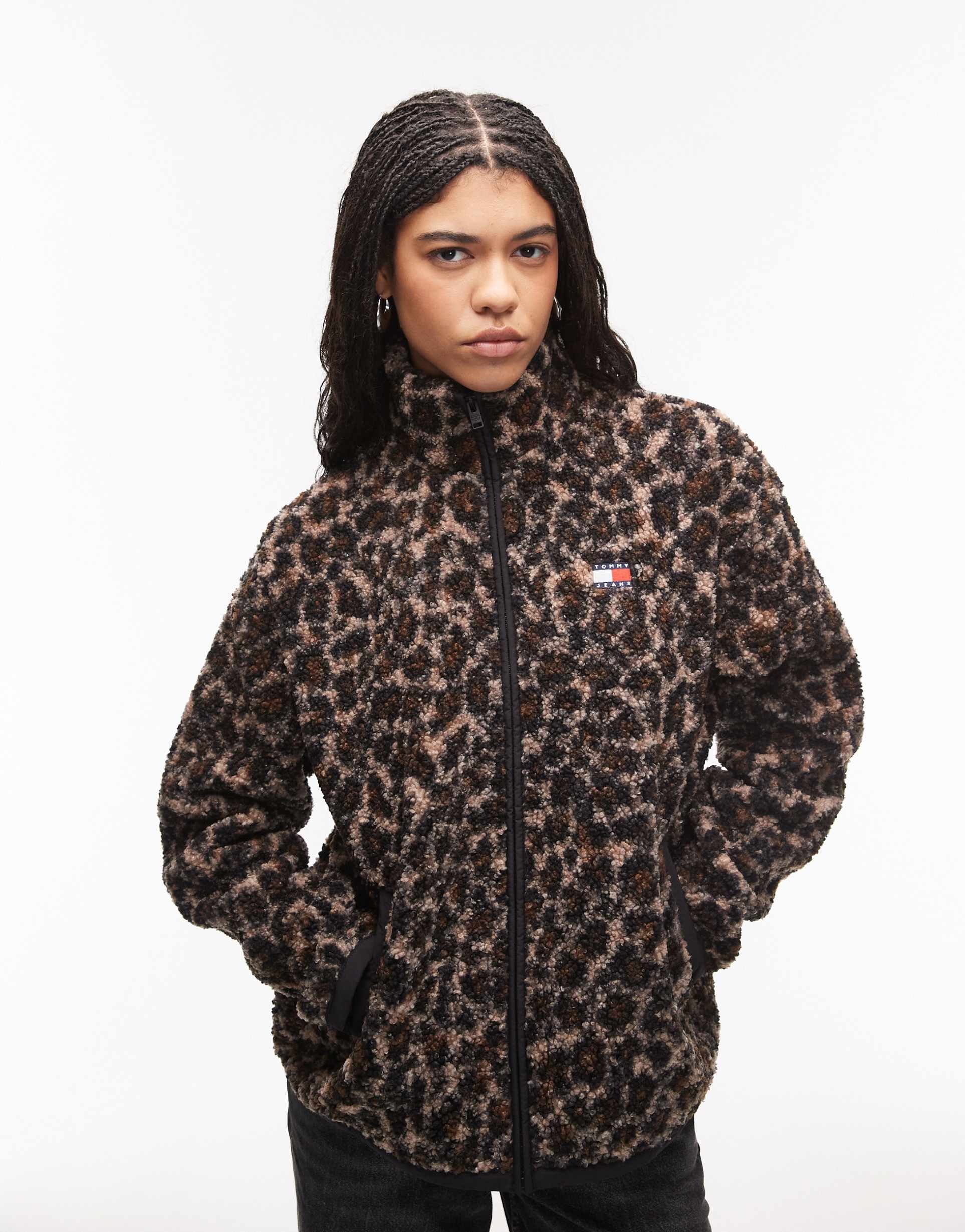 tommy jeans badge fleece in leopard print
