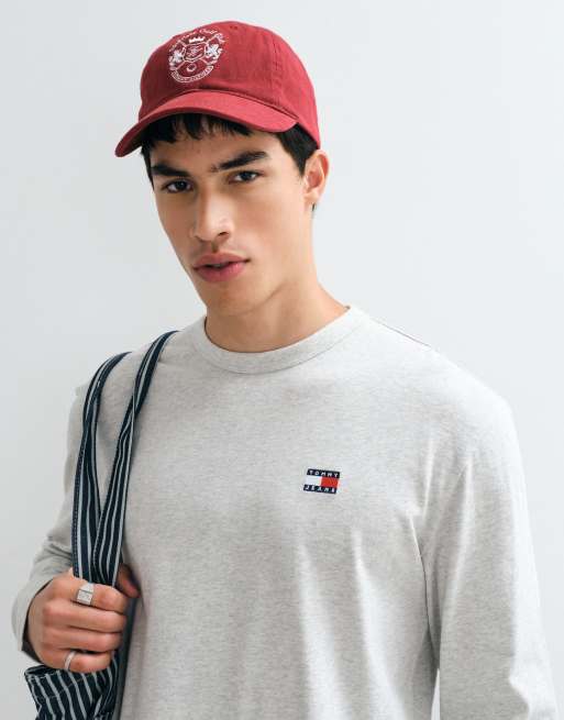 Tommy Jeans badge logo long sleeve t-shirt in light grey, 4 of 5