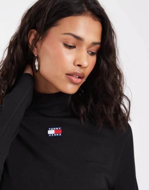 Tommy Jeans badge logo mock neck long sleeve t-shirt in black, 3 of 4