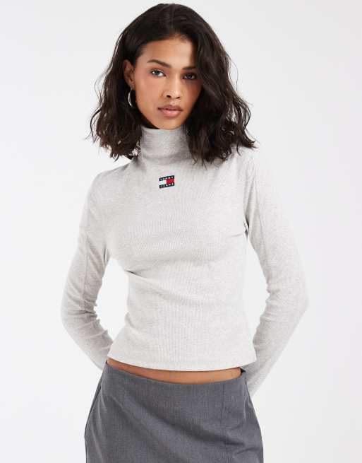 Tommy Jeans badge logo mock neck long sleeve t-shirt in light gray, 3 of 4