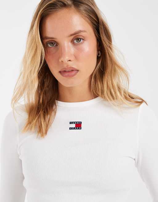 Tommy Jeans badge logo slim fit long sleeve t-shirt in white, 2 of 4