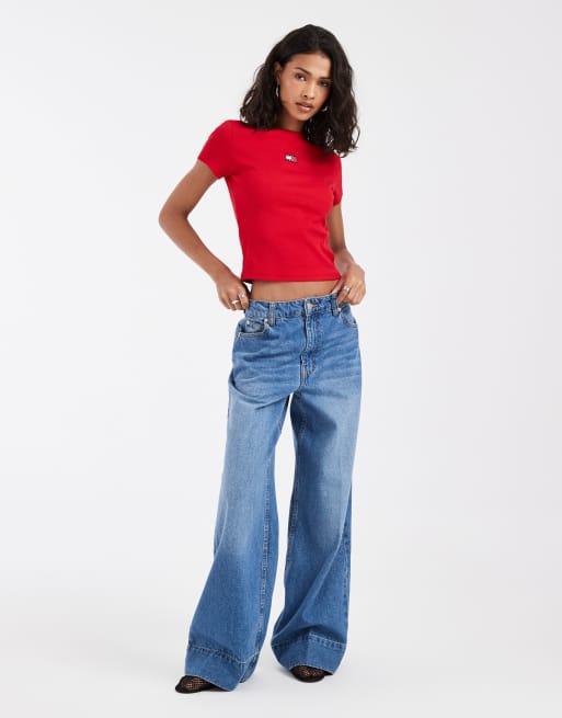 Tommy Jeans badge logo slim fit t-shirt in red, 2 of 4