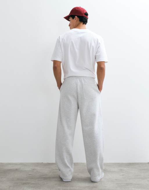 Tommy Jeans badge logo sweatpants in light grey, 3 of 5