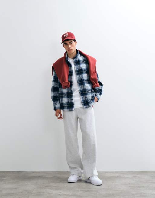 Tommy Jeans badge logo sweatpants in light grey, 4 of 5