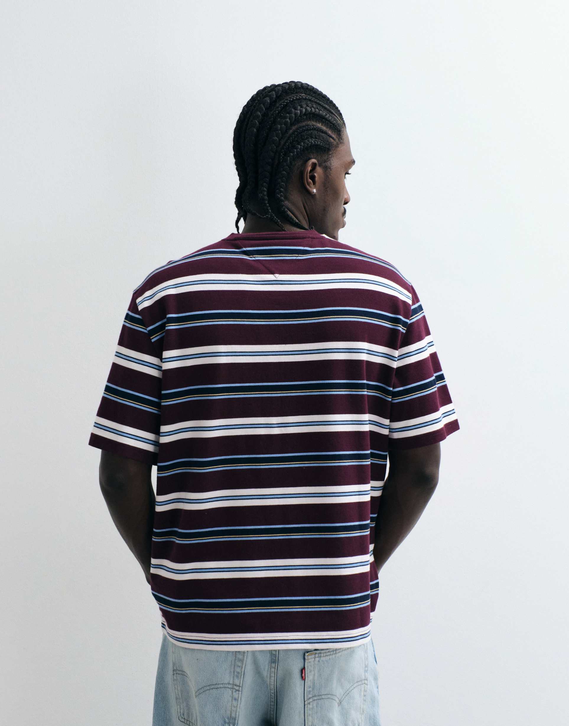 Tommy Jeans 배지 로고 티셔츠