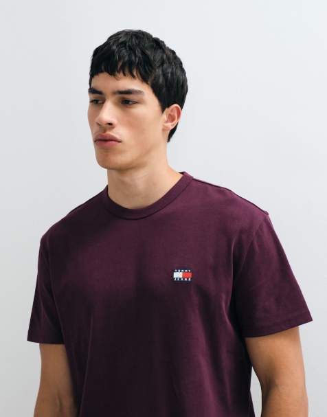 Tommy Jeans badge logo T-shirt in burgundy - view 1