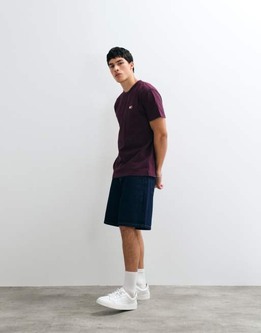 Tommy Jeans badge logo T-shirt in burgundy, 2 of 5